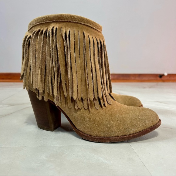 Frye Llana Fringe Boots Suede Leather Size 7.5 Tan Ankle Booties - Picture 3 of 7